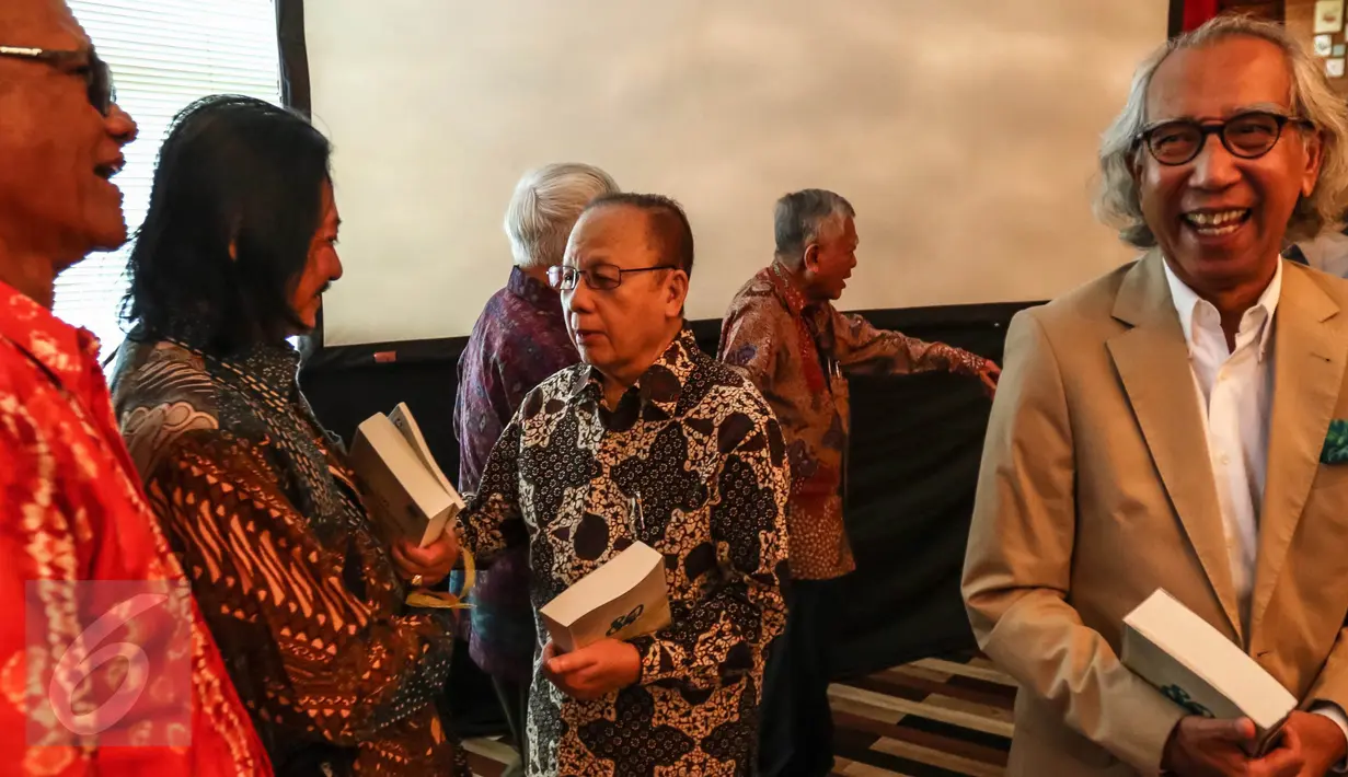 Franky Welirang, JB Sumarlin, dan Rahardi Ramelan saat peluncuran buku Gizi Pembangunan karya Prof Soekirman di Jakarta, Sabtu (01/10). Buku ini diluncurkan dalam rangka ulang tahun ke 80. (Liputan6.com/Fery Pradolo)