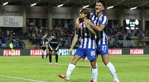 Gelandang FC Porto Rodrigo Mora (kiri). (AFP/Filipe Amorim)