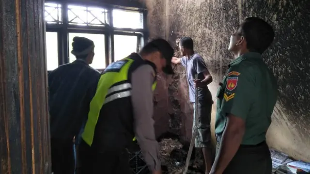 Kamar Asrama Pesantren Al Ikhsan Desa Sidamulya Kecamatan Wanareja terbakar. (Foto: Liputan6.com/BPBD CLP/Muhamad Ridlo)