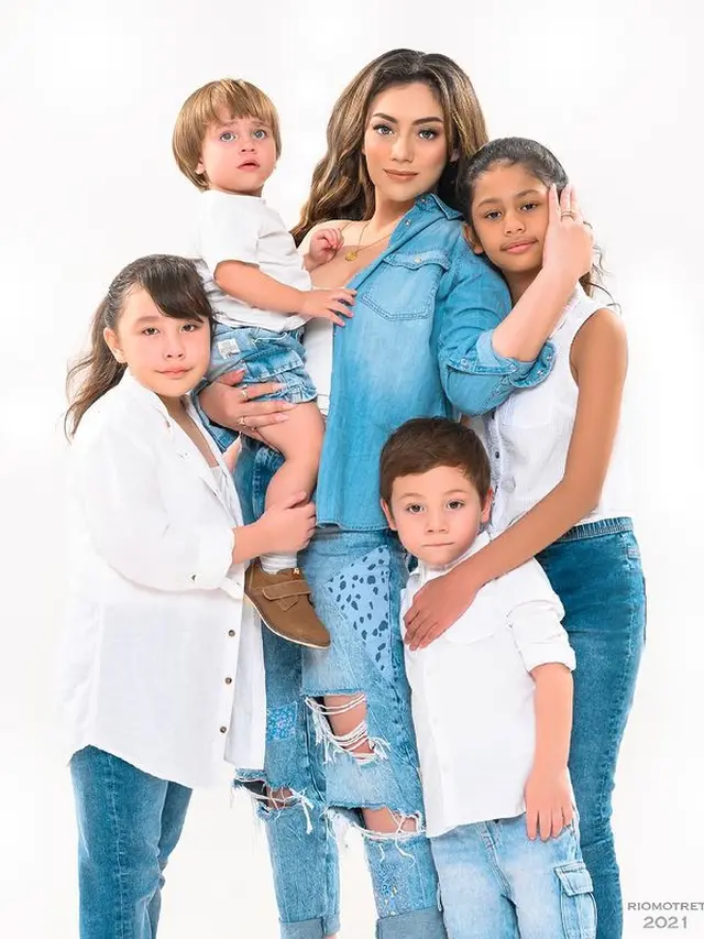 Celine Evangelista bersama anak-anaknya (Instagram/celine_evangelista)