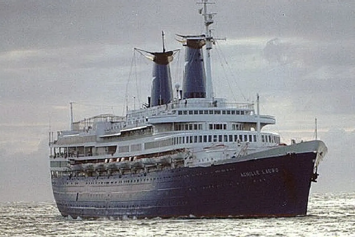 Kapal Pesiar Achille Lauro (wikimedia commons)