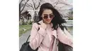 Hal tersebut dapat dilihat dari beberapa postingan foto yang ada di akun Instagram pribadinya. Lihat saja betapa cantiknya Ayu saat mengenakan coat warna pink. (Foto: instagram.com/ayutingting92)