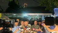 Panglima TNI Jenderal Agus Subiyanto melayat ke rumah duka Marsma Fajar Adianto (Liputan6.com/Lizsa Egeham)