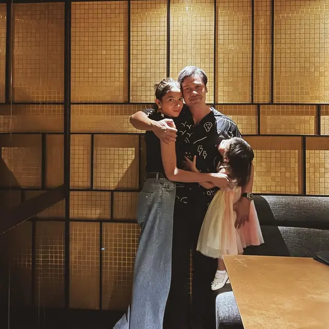 6 Potret Keluarga Kecil Chicco Jerikho dan Putri Marino, Pernikahannya Genap 7 Tahun