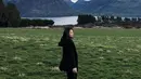 Pegunungan bersalju tak ketinggalan jadi destinasi Alyssa saat liburan. Tak ketinggalan ia kerap mengajak sang suami, Prayogo Yoedo Prawiro ikut berlibur dengan nuansa musim dingin negeri seberang. (Liputan6.com/IG/@dollyssa).