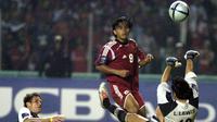 Ilham Jaya Kesuma. Striker yang telah pensiun dari Timnas Indonesia pada 2007 ini mampu mencetak 1 gol saat melawan Malaysia di Piala AFF 2004. Gol tersebut dicetaknya di leg kedua babak semifinal (3/1/2005) dengan skor akhir 4-1 untuk kemenangan Timnas Indonesia. (AFP/Adek Berry)