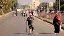 Serangan Israel telah menghancurkan sebagian besar lingkungan Gaza, memutus pasokan makanan, air, listrik dan medis serta memperburuk kondisi warga. (MAHMUD HAMS/AFP)