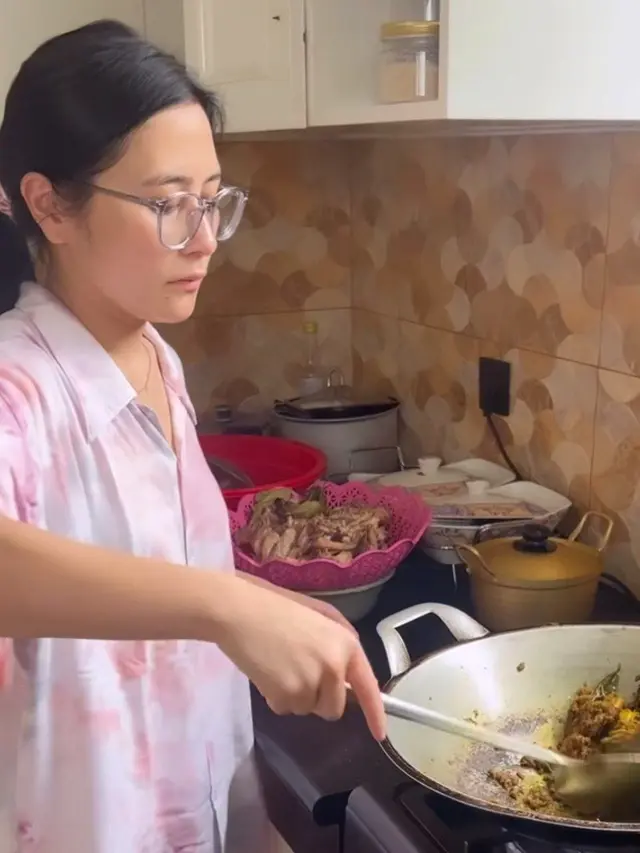 Prilly Latuconsina (Instagram Reels/prillylatuconsina96)