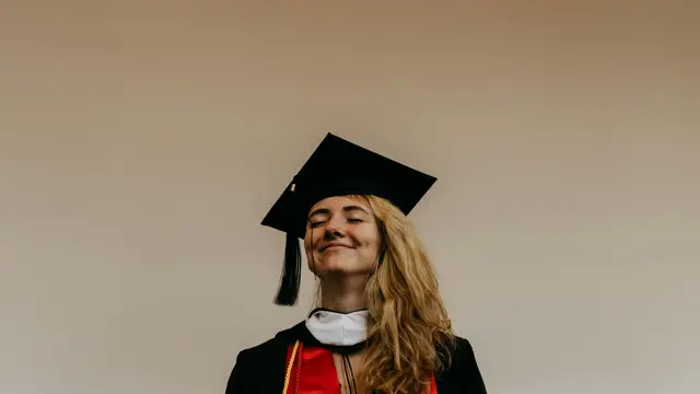 Ilustrasi wisuda, lulus kuliah