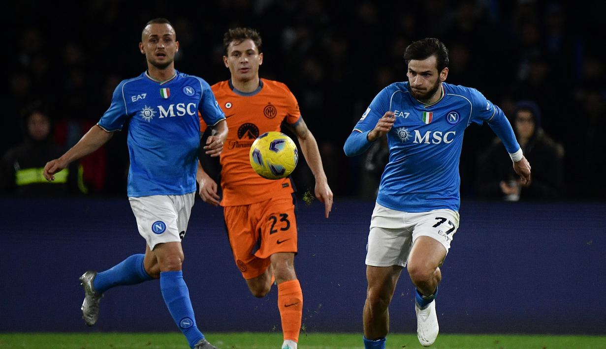 Dengan hasil ini, Inter Milan mengemas 35 angka dan naik ke posisi pertama klasemen sementara Serie A 2023/2024. (Filippo MONTEFORTE / AFP)