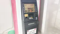 Lokasi pembobolan ATM yang diamankan Polsek Bojongsari di SPBU, Jalan Raya Pengasinan, Kecamatan Sawangan, Kota Depok. (Liputan6.com/Dicky Agung Prihanto)