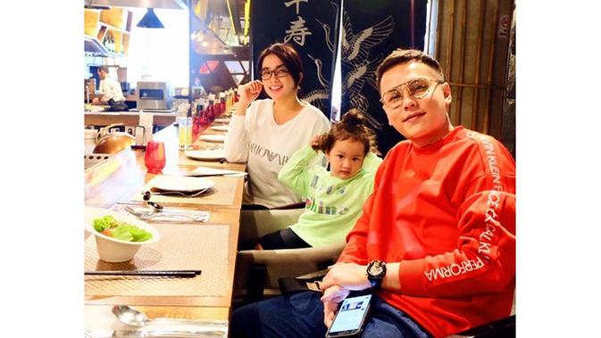 Jarang Terekspose, Ini 6 Potret Lucu Putri Bungsu Andhika Pratama (sumber: Instagram.com/ussypratama)