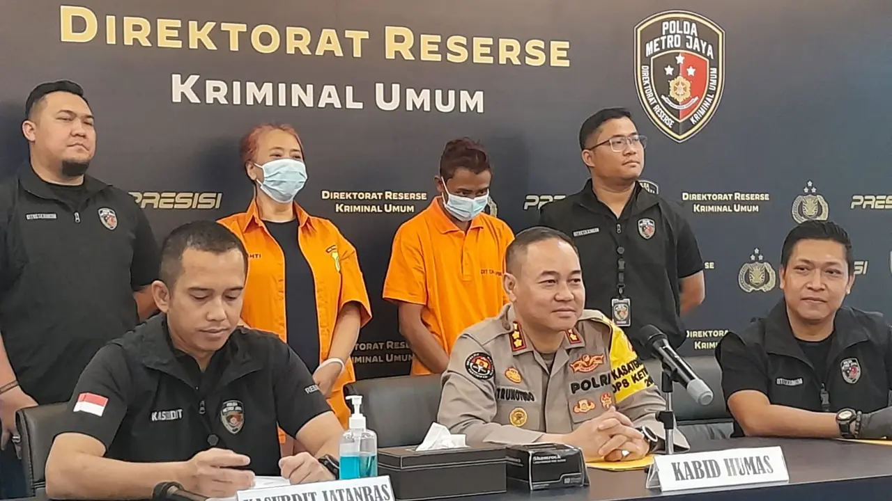 Polisi menangkap dua pelaku pembunuhan Naima S Bachmid (61), pemilik Hotel Assirot Residence di Jalan Assirot, Kebon Jeruk Jakarta