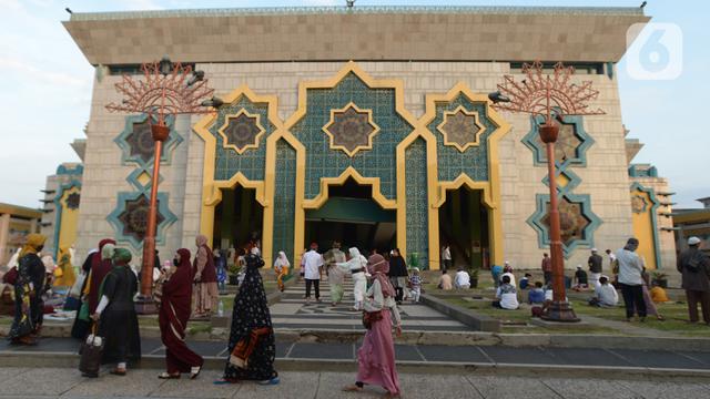 FOTO: Jakarta Islamic Centre Terapkan Protokol Kesehatan Salat Idul Adha