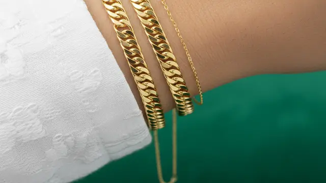 Model Gelang Emas Rantai Elegan Untuk Hari Raya. AI