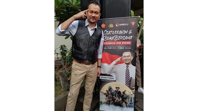 Sering Kenakan Jas, Ini 7 Gaya Kasual Cak Lontong