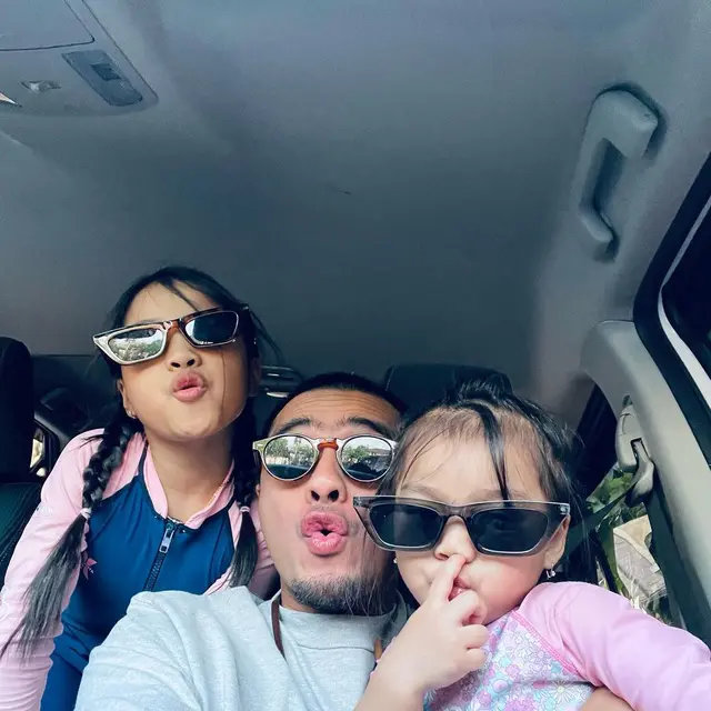 [Fimela] Keluarga Ricky Harun