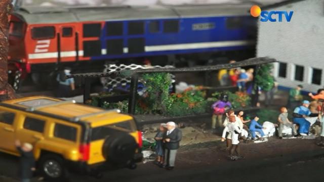 Suasana arus mudik lebaran. Demikianlah yang tergambar dalam diorama bernuansa staisun kereta api ini.