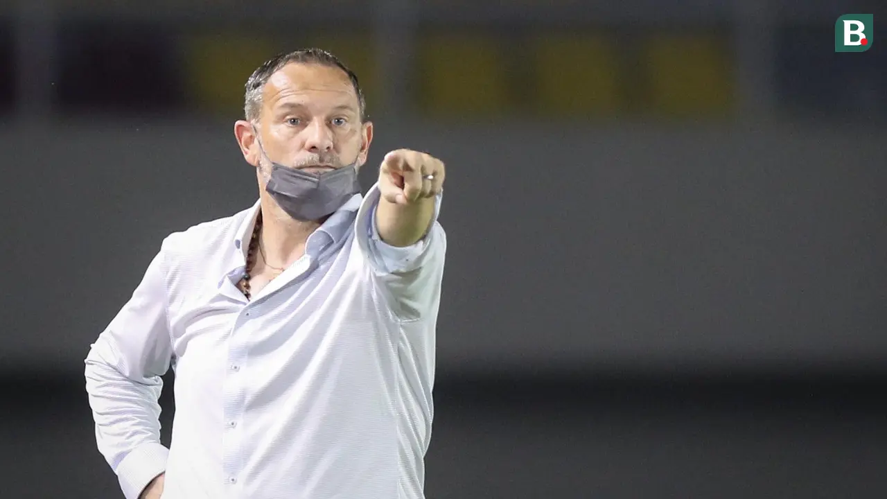Foto: Irfan Jaya Cetak Brace Buat Kemenangan PSS Sleman, Dejan Antonic Happy