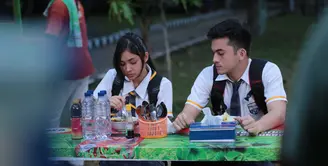 Pemeran yang sedang menjadi perbincangan kalangan remaja, Cut Syifa dan Rizky Nazar kini sedang sibuk sinetron terbarunya berjudul Jodoh Yang Tertukar. Dalam sinetron tersebut, Syifa menjadi rebutan. (Adrian Putra/Bintang.com)