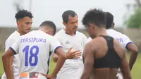 Pemain Persipura, Ricardo Salampessy saat latihan dengan Persipura di Batu. (Iwan Setiawan/Bola.com).