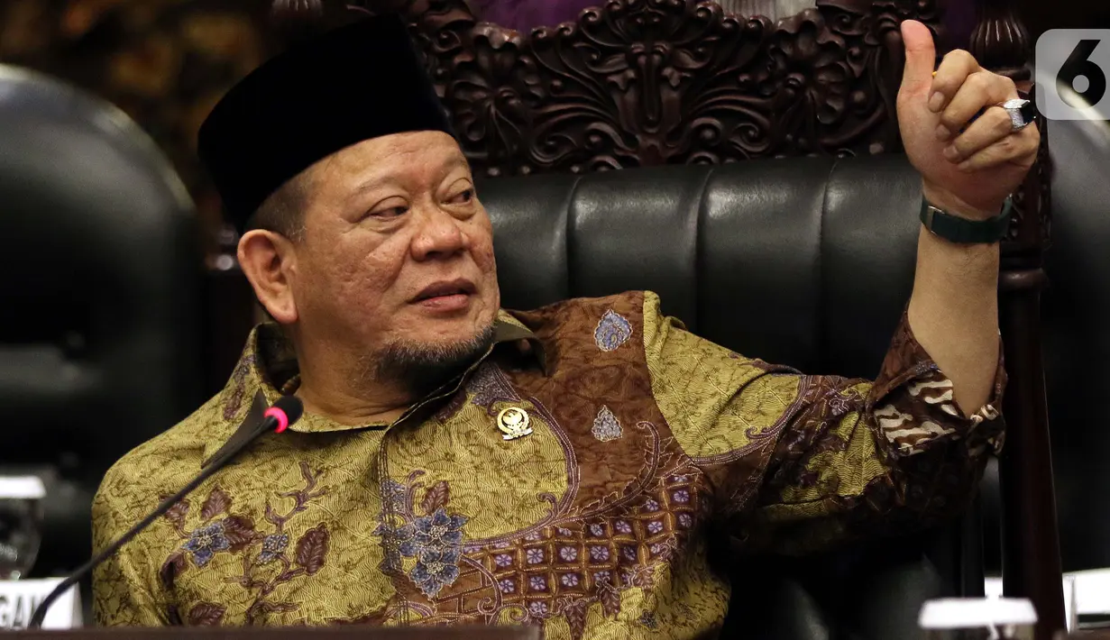 Ketua DPD La Nyalla Mattalitti saat memimpin rapat paripurna di gedung Nusantara, kompleks MPR/DPR, Senayan, Jakarta, Rabu (2/10/2019). Berdasarkan revisi UU MD3, jumlah pimpinan MPR ditambah dari 5 menjadi 10 orang.  (Liputan6.com/Johan Tallo)