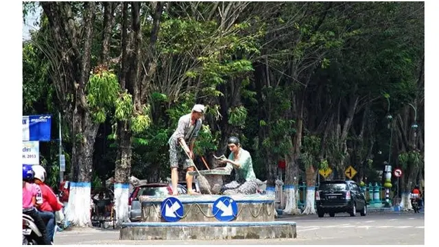 5 Ikon Kota Tak Biasa di Indonesia, Ada Tugu Fotocopy