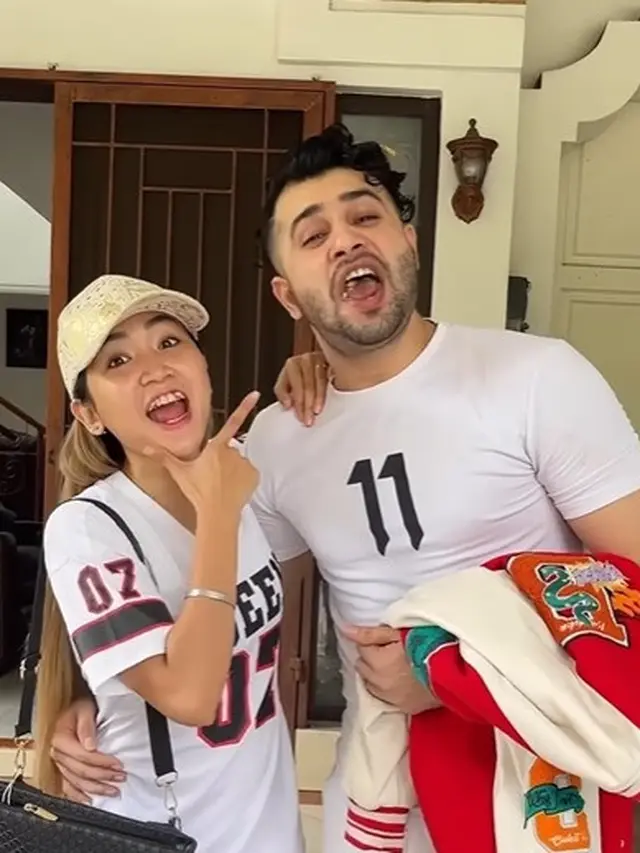 Potret Venny Alberti dan Akash Elahi (Sumber: Instagram/vennyalberti00)