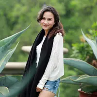 Karakter Iva yang diperankan oleh Celline sangat baik kepada Elif (diperankan oleh Nicole Rossi) dan tidak jahat sama sekali kepada Elif. Iva juga anak rumahan yang tidak suka pergi-pergi. (Deki Prayoga/Bintang.com)