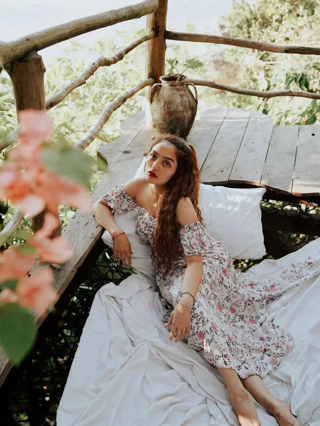 Momen Liburan Siti Badriah di Bali, Outfitnya Curi Perhatian. (Sumber: Instagram/sitibadriahh)