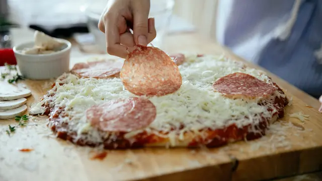 Tak Punya Oven? Bikin Pizza Margherita Pakai Teflon