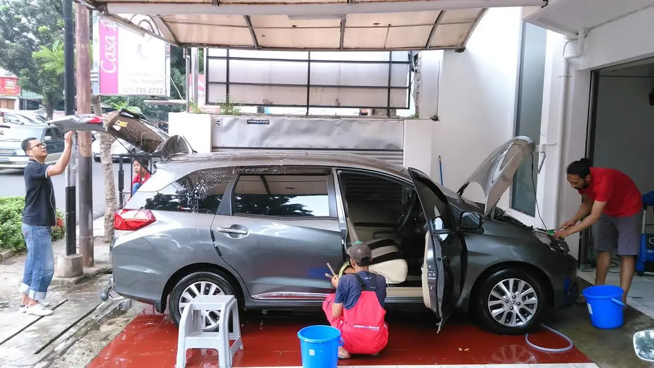 Coating bodi mobil pakai air