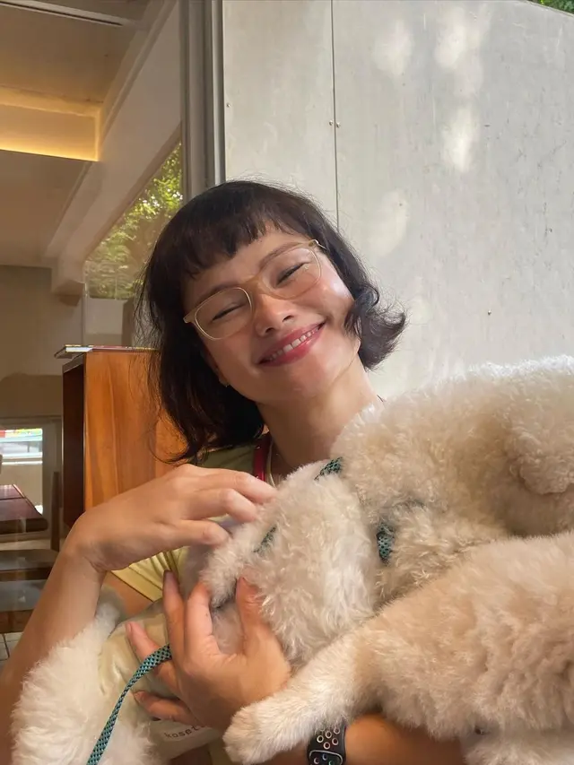 Potret terkini Tracy Trinita, dengan model rambut pendek