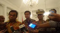 Pemerintah Provinsi DKI Jakarta menggandeng Direktorat Lalu Lintas Polda Metro Jaya razia pajak kendaraan (Liputan6.com/Delvira Hutabarat)