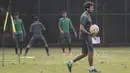 Pelatih Timnas Indonesia, Luis Milla, memimpin latihan Timnas U-22 di Lapangan SPH Karawaci, Tangerang, Minggu (7/5/2017). (Bola.com/Vitalis Yogi Trisna)