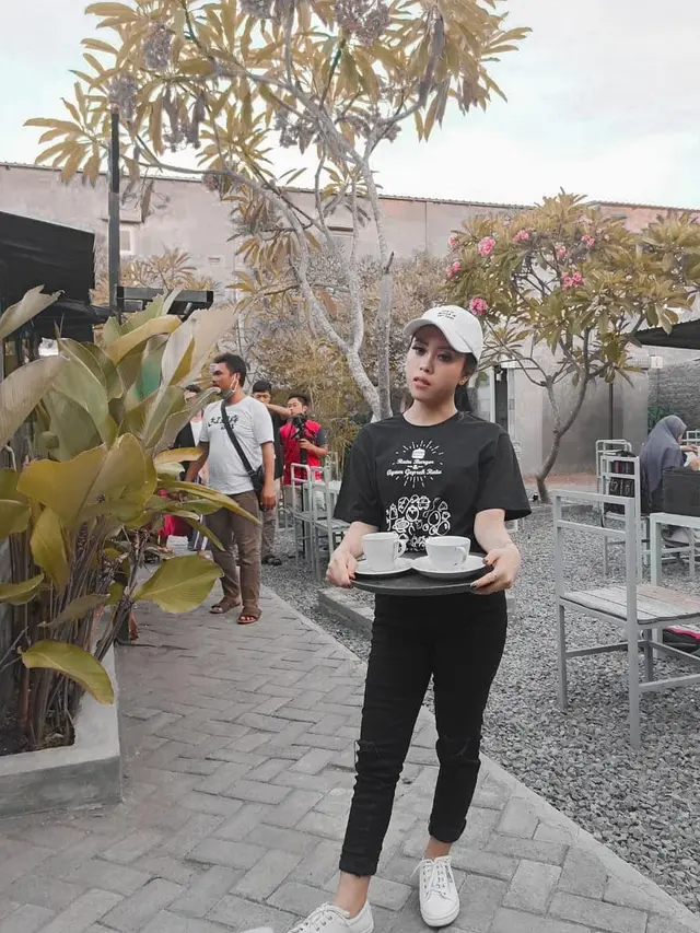 Jarang Tersorot, Ini 6 Gaya Casual Dikna LIDA 2020 saat di Luar Panggung