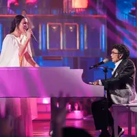 Raisa duet bersama Rhoma Irama. [@davianakbar]
