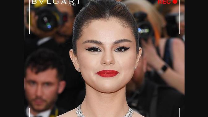 Selena Gomez mengenakan kalung berlian 88,16 karat dari Bulgari saat tampil di karpet merah Cannes Film Festival. (dok. Instagram @bulgariofficial/https://www.instagram.com/p/BxdOAxeIY5Y/Dinny Mutiah)