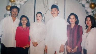 Baby Zelvia Siapkan Baju Buat Suaminya Nikah Lagi Photo Fimela Com