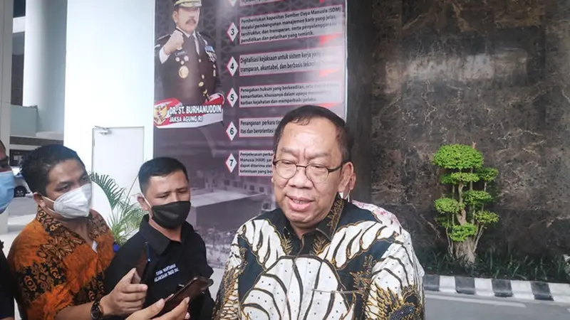Asisten Intelijen Kejati Riau Raharjo Budi Kisnanto memberi keterangan terkait dugaan pemerasan Bupati Kuansing oleh oknum di Kejari Kuansing.