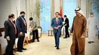 Presiden Joko Widodo atau Jokowi bertemu Putra Mahkota Abu Dhabi, Sheikh Mohammed Bin Zayed Al Nahyan (MBZ) di Abu Dhabi. (Biro Pers/Setpres)