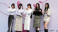 Penampilan Minji pada acara Seoul Fashion Week menjadi perbincangan komunitas pecinta K-Pop, banyak netizen memuji kecantikan pelantun "Ditto" itu. (AP Photo/Ahn Young-joon)