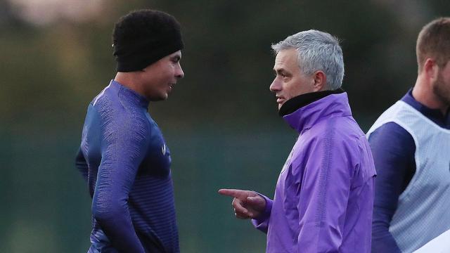 Manajer Tottenham Hotspur, Jose Mourinho (kanan) dan Dele Alli (@spursofficial)