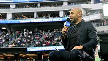 Legenda sepak bola asal Prancis, Thierry Henry, kini aktif sebagai pundit sepak bola dunia. (Frederic J. Brown / AFP)