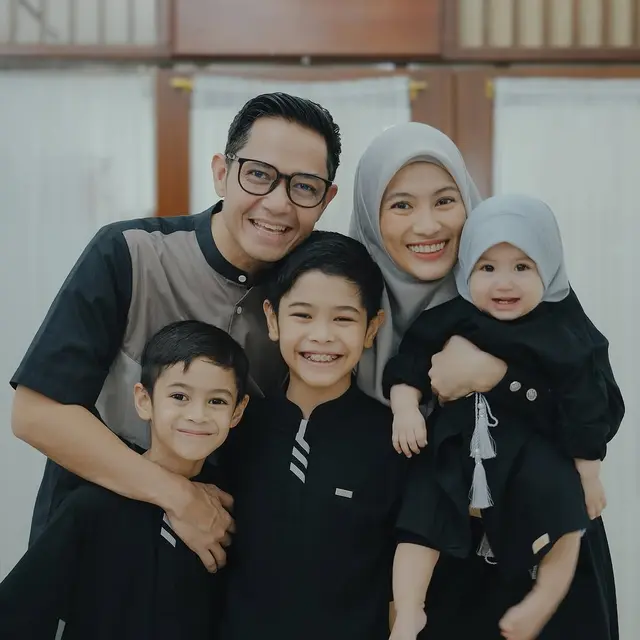 Pemotretan Lebaran 6 Keluarga Artis, Pancarkan Bahagia Bisa Kumpul di Hari Raya Idulfitri