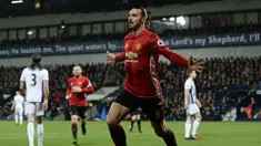 Striker Manchester United, Zlatan Ibrahimovic, terpilih sebagai pemain terbaik Premier League musim bulan Desember musim 2016-2017. Sepanjang Desember, Ibra tampil apik dan berkontribusi besar buat MU. (AFP/Oli Scarff)