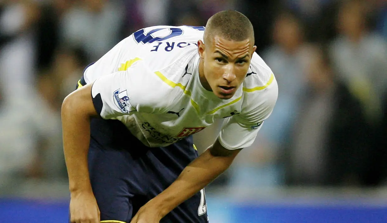 3. Jake Livermore (Gelandang) - Pemain ini sempat digadang-gadang akan menjadi andalan The Three Lion. Namun nyatanya Pada tahun 2015, mantan pemain Tottenham Hotspur ini kedapatan menggunakan kokain. (AFP/Ian Kington)