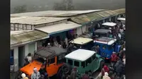 Pengunjung Antre sampai 2 Jam untuk Masuk Gunung Bromo Saat Libur Natal
