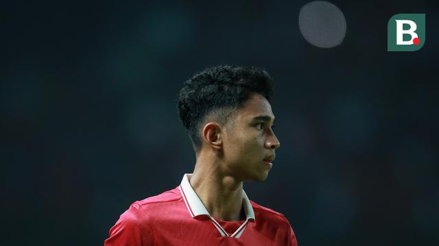 Foto: Detik-detik Marselino Ferdinan Ditandu Keluar Lapangan usai Mengalami Cedera, Sisakan PR Besar bagi Timnas Indonesia U-19