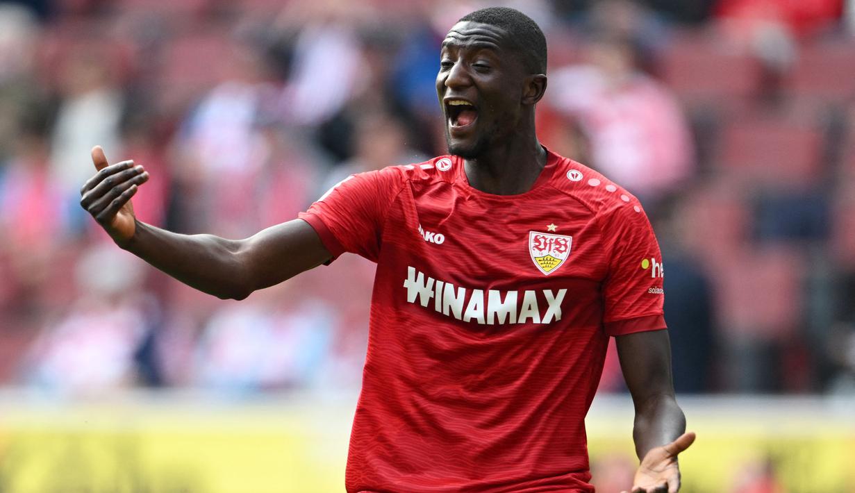 Serhou Guirassy, striker Guinea berusia 27 tahun yang kini tengah menjalani musim pertama bersama VfB Stuttgart di Bundesliga total telah mencetak 19 gol dan 2 assist dari 16 laga di semua ajang. Dengan klausul penebusan yang hanya 15 juta pound sterling, Manchester United harus bersaing dengan Tottenham Hotspur untuk mendatangkannya pada bursa transfer Januari 2024. (AFP/Ina Fassbender)